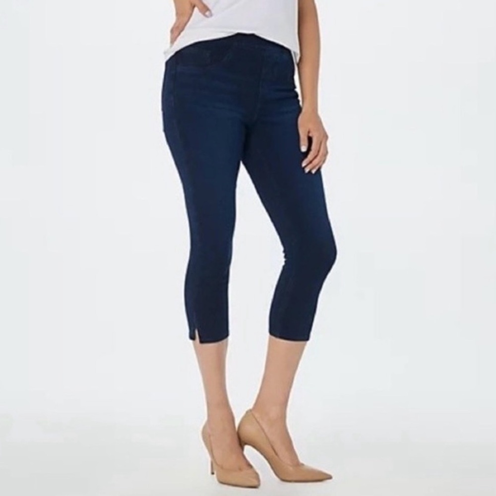 *SPANX* NWT Blue Jean-Ish Denim Pull On Capri Pants